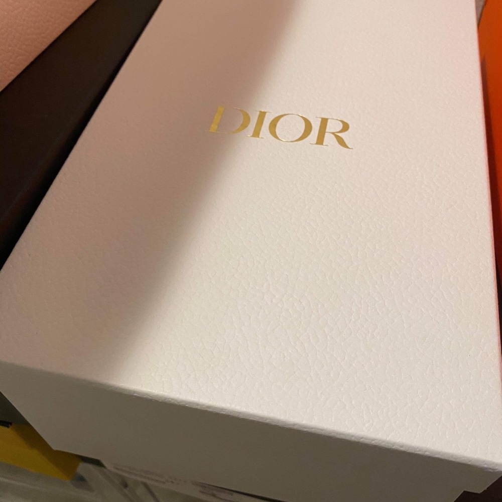 Used like new 99%
Authentic Dior Espadrilles 35 true size - Picture 6 of 7